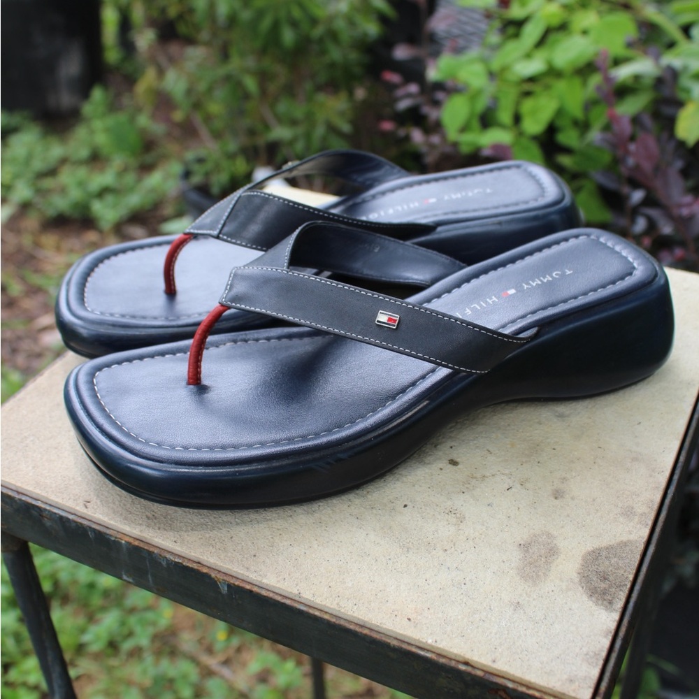 Leather 90s Y2K Tommy Hilfiger thong sandal flip flops 7.5